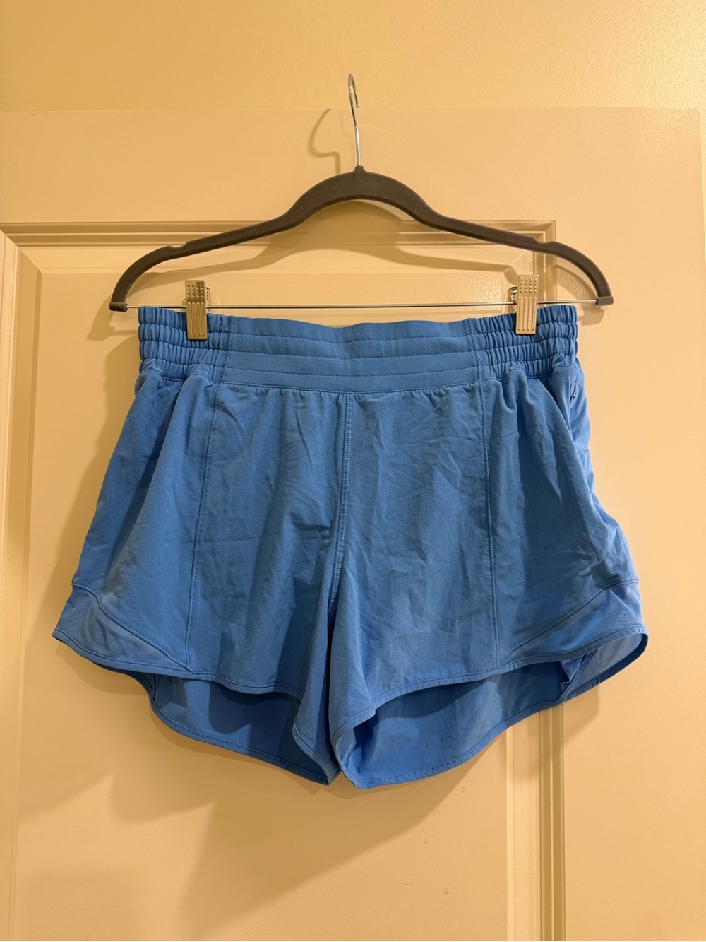 Lululemon Sky Blue Hotty Hot Running Short 4” Size 10